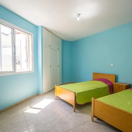 Eleni's Two Bedroom Kapparis Apartment Paralimni