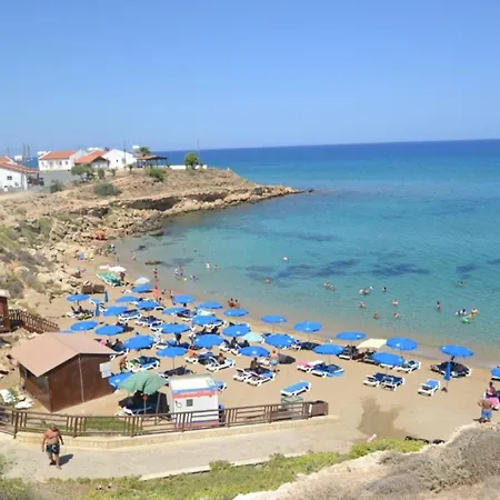 Eleni's Two Bedroom Kapparis Apartment Paralimni